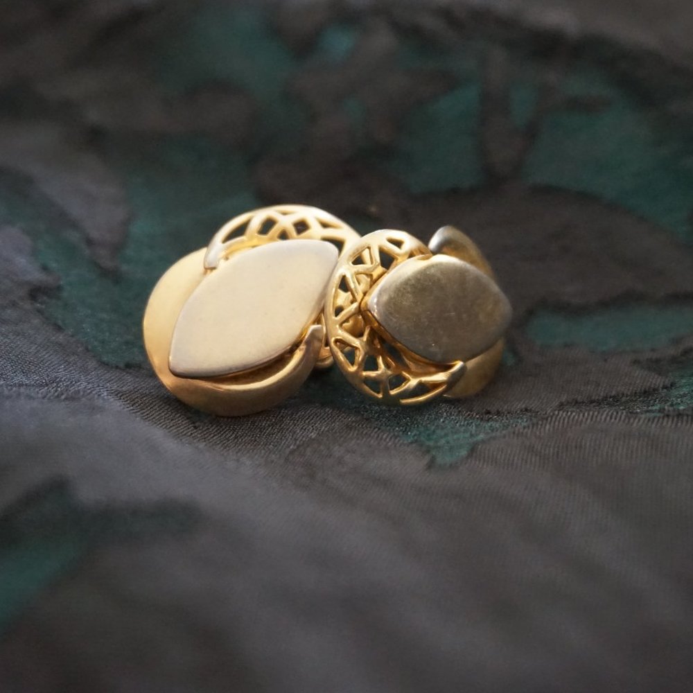 Vintage screw back earrings gold oval open weave 1950s - bundle & save!